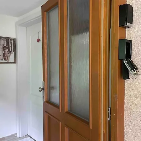 Srní- červený Byt/ Dvojdomek U Vydra Apartamento *