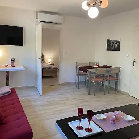 Srní- červený Byt/ Dvojdomek U Vydra Apartamento